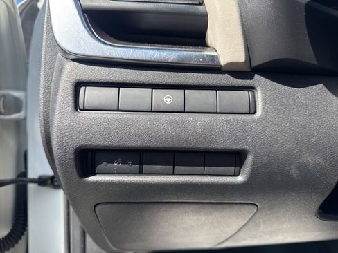 Used 2023 Nissan Rogue SV image 16