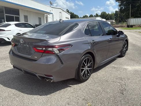 Used 2022 Toyota Camry SE w/ Convenience Package FWD image 5