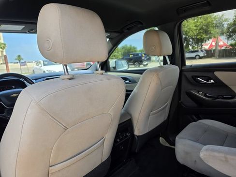 Used 2022 Chevrolet Traverse LT FWD image 11