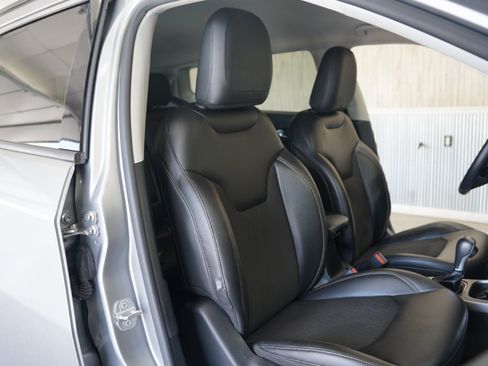 Used 2018 Jeep Compass Latitude w/ Safe & Security Group image 29