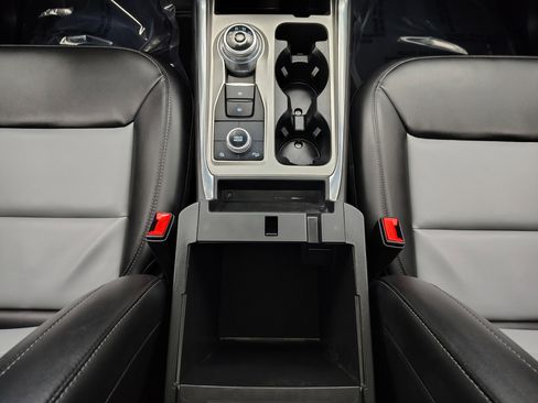 Used 2022 Ford Explorer XLT w/ Equipment Group 202A image 37