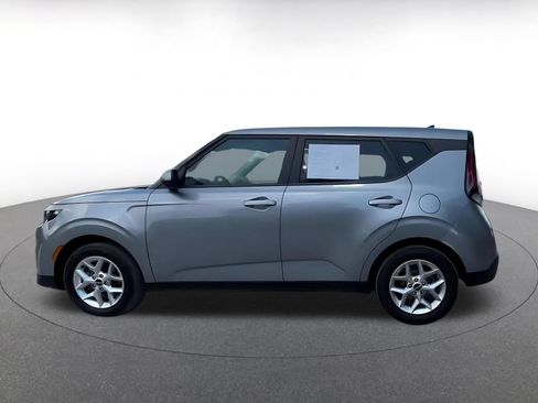 Used 2025 Kia Soul LX w/ LX Technology Package FWD image 9