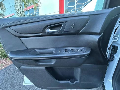 Used 2017 Chevrolet Traverse LT w/ Style and Technology Package image 19