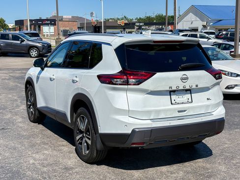 Used 2025 Nissan Rogue SL w/ SL Premium Package FWD image 13
