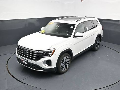 Used 2024 Volkswagen Atlas SE AWD/4WD image 40