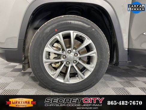 Used 2022 Jeep Cherokee Latitude Lux w/ Sun & Sound Group image 9