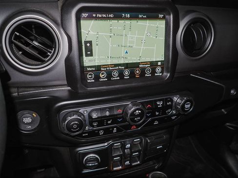 Used 2022 Jeep Wrangler Unlimited Sport image 7