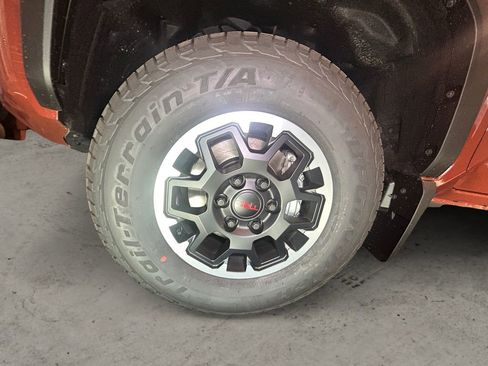 New 2025 Toyota Tacoma TRD Off-Road image 15