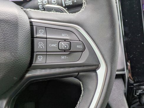 New 2025 Jeep Grand Cherokee Laredo X w/ Luxury Tech Group I image 28