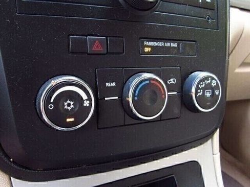 Used 2009 Saturn Outlook XE w/ Convenience Package image 16