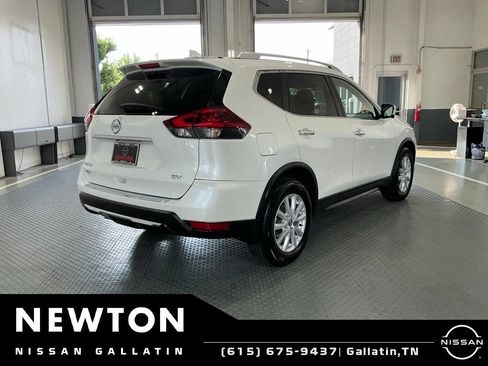 Used 2018 Nissan Rogue SV w/ Premium Package FWD image 22