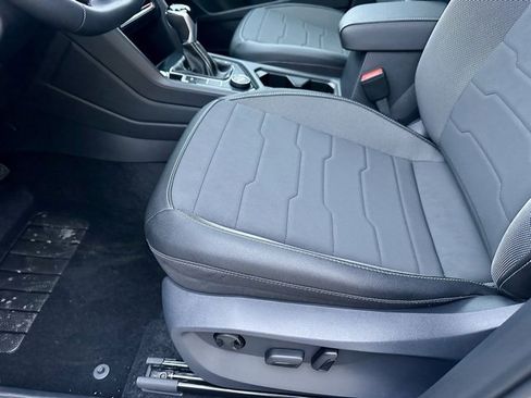 New 2026 Volkswagen Taos SE image 14