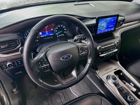 Used 2020 Ford Explorer XLT w/ Equipment Group 202A AWD/4WD image 23