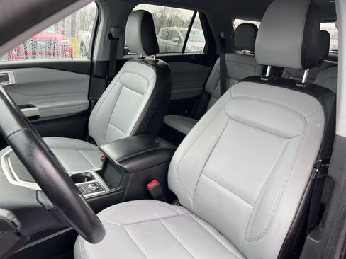 Used 2021 Ford Explorer XLT w/ Equipment Group 202A image 14