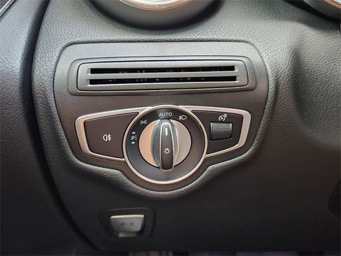 Used 2020 Mercedes-Benz GLC 300 image 24