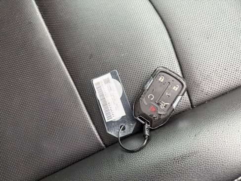 Used 2024 GMC Terrain SLT image 18