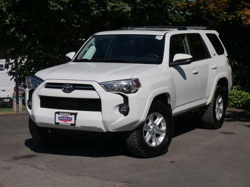 Used 2022 Toyota 4Runner SR5 Premium w/ Moonroof Package image 2