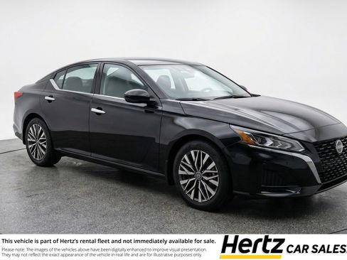 Used 2025 Nissan Altima 2.5 SV image 1