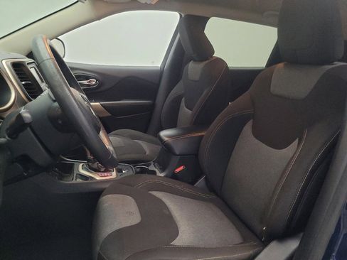 Used 2018 Jeep Cherokee Latitude FWD image 17