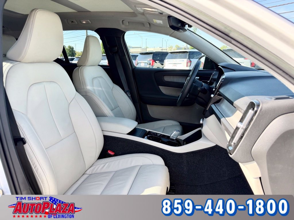 Used 2023 Volvo XC40 B4 Ultimate FWD image 34