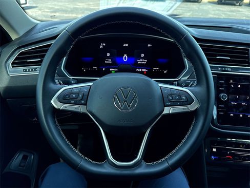 Used 2022 Volkswagen Tiguan SE image 14