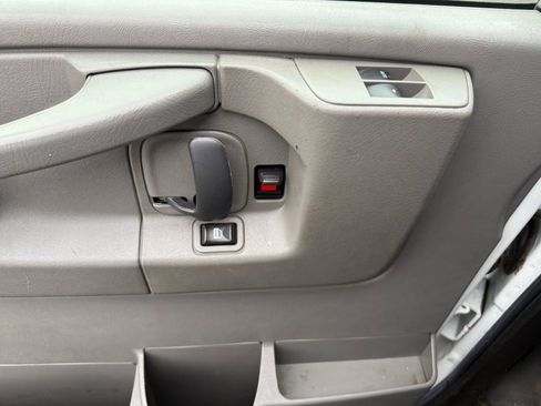 Used 2013 Chevrolet Express 1500 AWD image 14