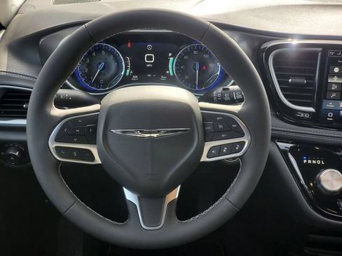 New 2026 Chrysler Pacifica Select FWD image 24