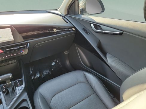Certified 2023 Kia Niro SX Touring FWD image 11