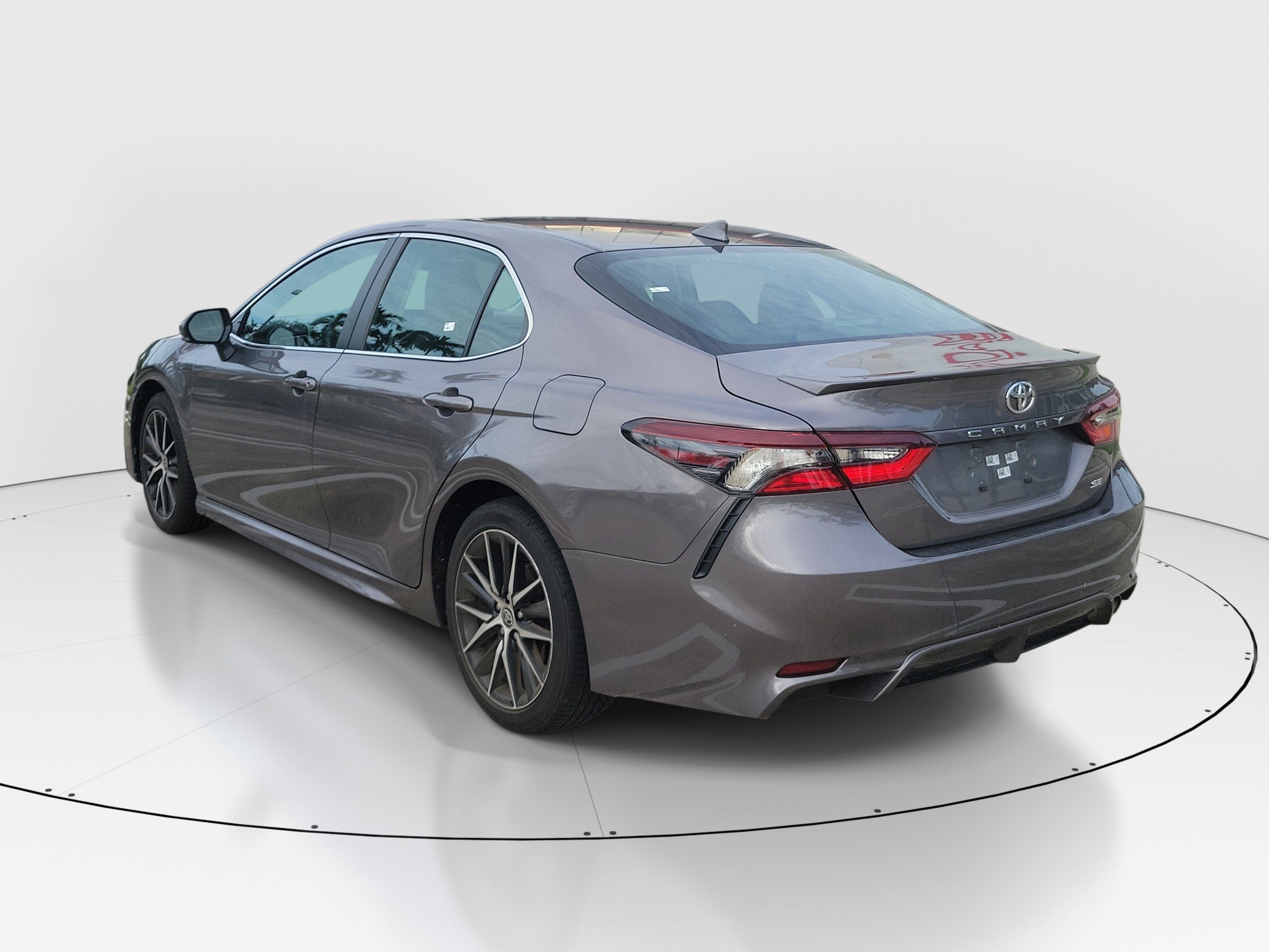Used 2023 Toyota Camry SE FWD image 5