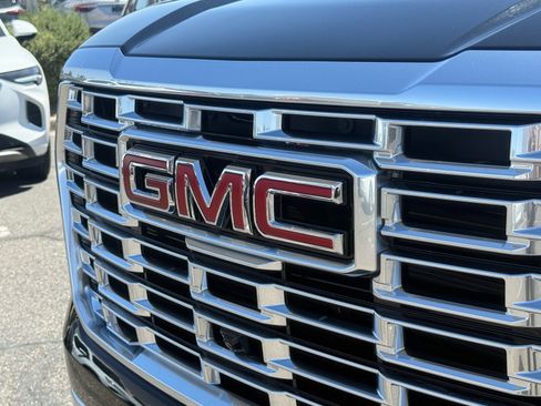 Used 2025 GMC Yukon XL Denali AWD/4WD image 32