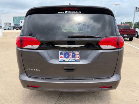 Used 2023 Chrysler Voyager LX FWD image 8