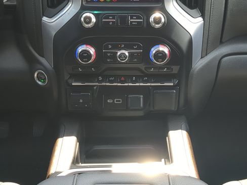 Used 2022 GMC Sierra 1500 Elevation w/ Preferred Package AWD/4WD image 17