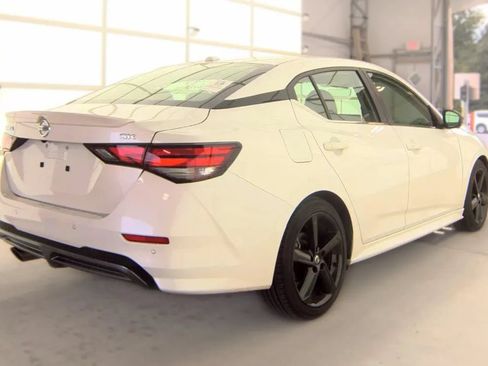 Used 2023 Nissan Sentra SR w/ SR Premium Package FWD image 3