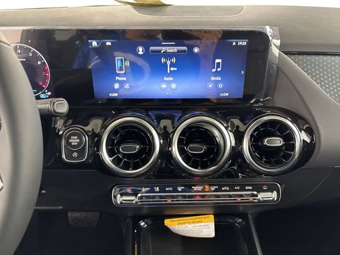 Certified 2026 Mercedes-Benz GLA 250 image 23