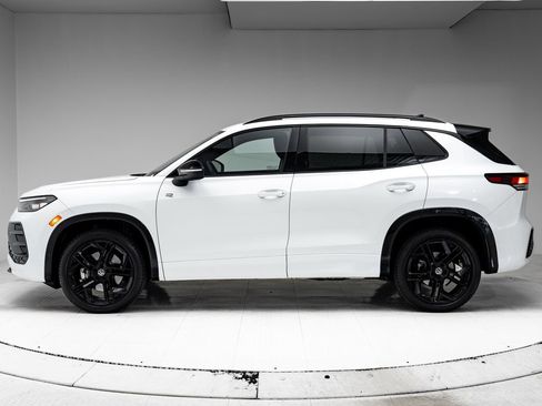 Used 2025 Volkswagen Tiguan SE R-Line AWD/4WD image 2