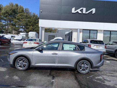 New 2026 Kia K4 LXS image 2