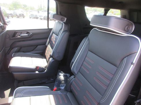 New 2026 GMC Yukon XL AT4 Ultimate AWD/4WD image 12