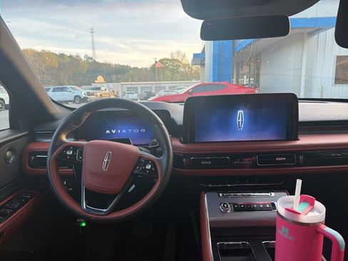 Used 2025 Lincoln Aviator Reserve w/ Jet Appearance Package image 4