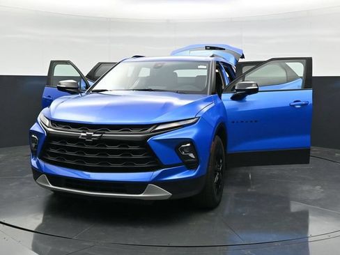Used 2024 Chevrolet Blazer LT w/ Sound & Technology Package FWD image 44