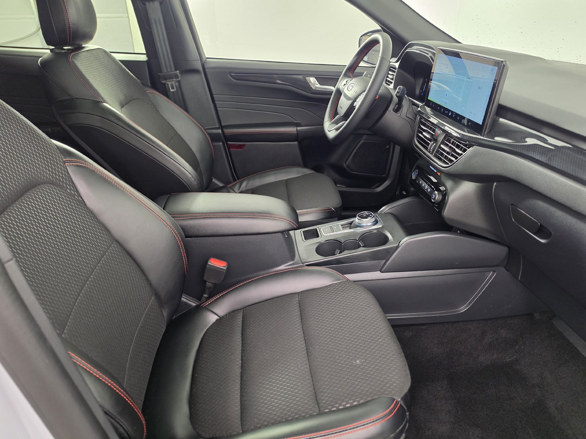 Used 2025 Ford Escape ST-Line w/ Equipment Group 301A FWD image 30