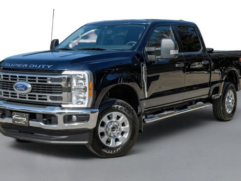Used 2023 Ford F350 4x4 Crew Cab Super Duty image 4