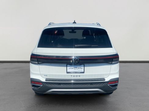 New 2025 Volkswagen Taos SE image 4
