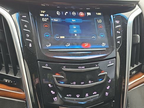 Used 2019 Cadillac Escalade ESV 2WD image 19