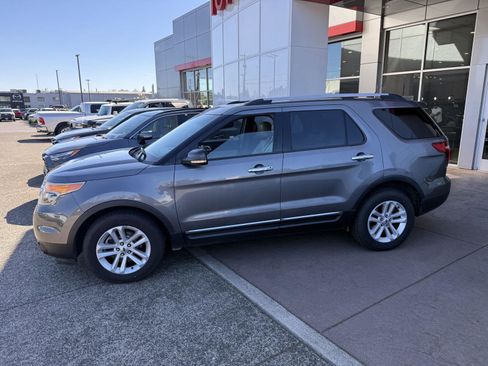 Used 2014 Ford Explorer XLT w/ Equipment Group 202A image 3