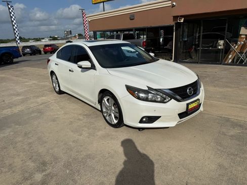 Used 2017 Nissan Altima 3.5 SL FWD image 3