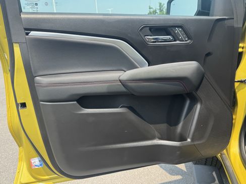 Used 2023 Chevrolet Colorado Z71 w/ Z71 Convenience Package 2 AWD/4WD image 15