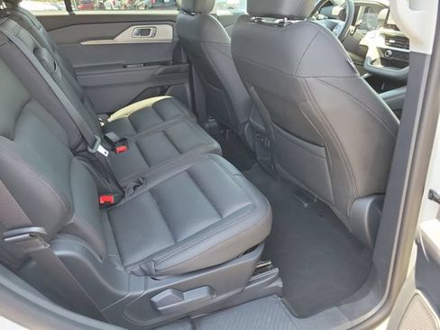 Used 2026 Ford Explorer Active RWD image 18