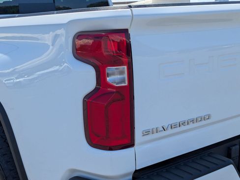 Used 2022 Chevrolet Silverado 2500 High Country AWD/4WD image 11