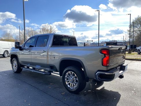 Used 2025 Chevrolet Silverado 2500 LTZ w/ LTZ Premium Package image 7