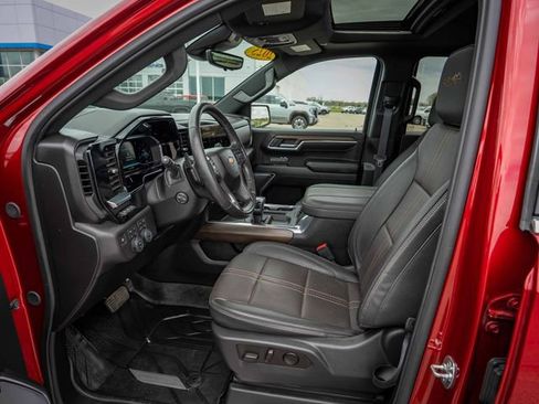 Used 2025 Chevrolet Silverado 1500 High Country w/ High Country Premium Package AWD/4WD image 17